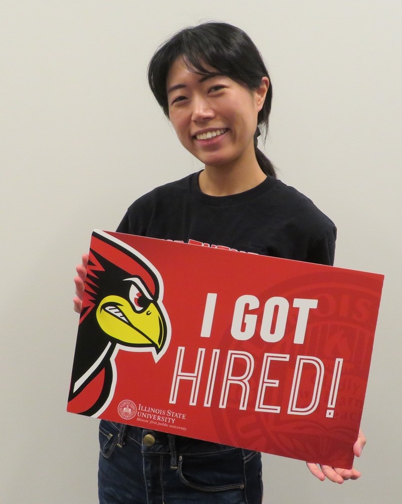 Madoka Kakizoe holding sign saying "I got hired!"